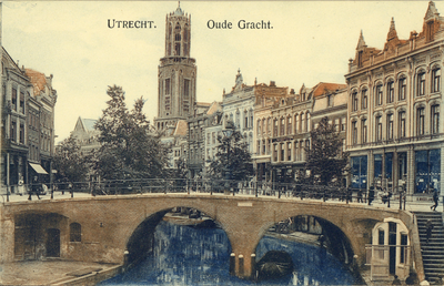1401 Gezicht op de Oudegracht Weerdzijde te Utrecht met op de achtergrond de Domtoren en op de voorgrond de Bakkerbrug.